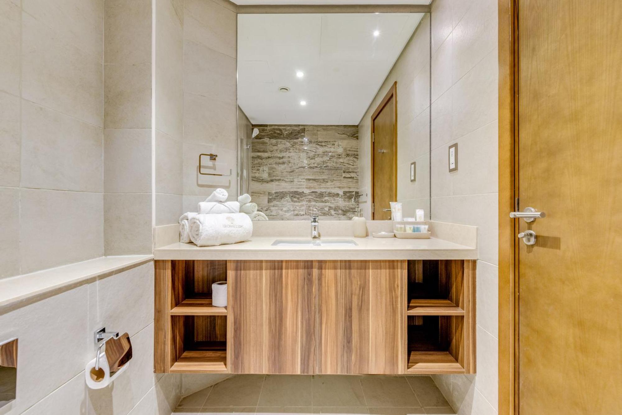 Luxury Azizi Mina Beachfront Apartments Dubai Exteriör bild