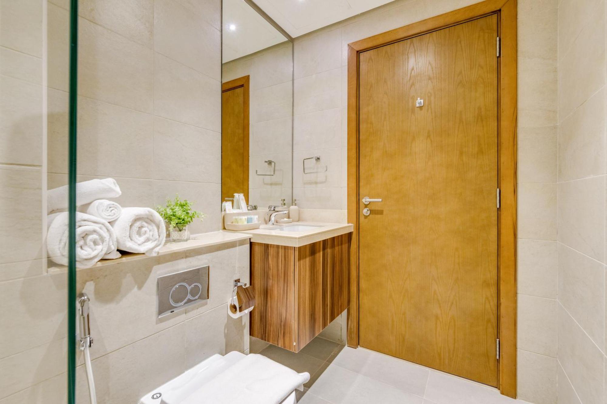 Luxury Azizi Mina Beachfront Apartments Dubai Exteriör bild